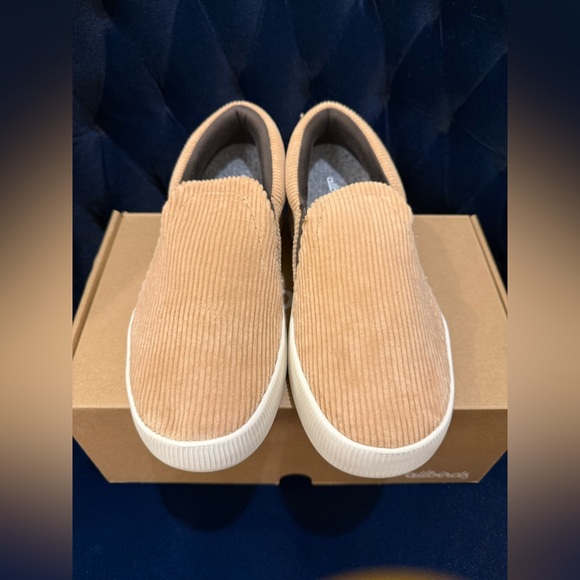 NIB allbirds Corduroy Lounger Lift Slip-On Shoes in Beige - Picture 2 of 5